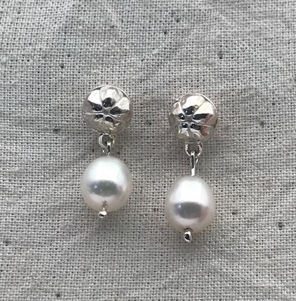 Tea Tree Pod Stud Earrings with Pearls