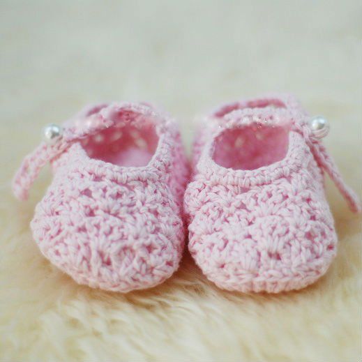 Handmade crochet baby shoes in pink  Felt