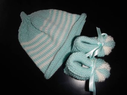 MERINO Hat & Matching Bootees 3 MONTHS SIZE