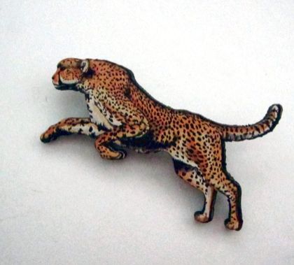 Leaping cheetah brooch