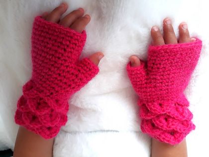 Fluffy pink children's crochet gloves age 2-3