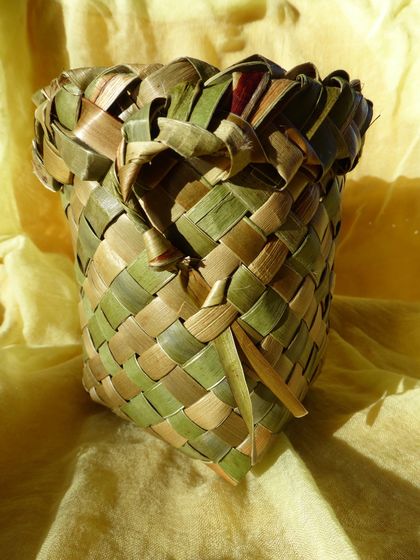 Handmade harakeke kono - NZ flax 4 corner basket