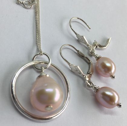 Iridescent Pink Pearl Set