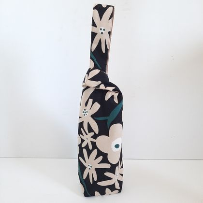 Wine Bag / Wine Gift Bag (Flower Bloom Black)