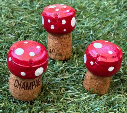 Cute Celebration Toadstools (3)