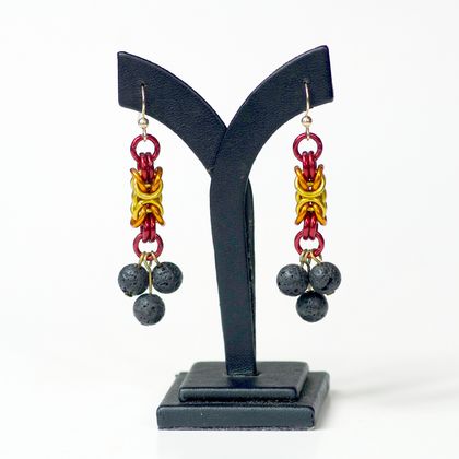 Chainmail earrings: Lava trio
