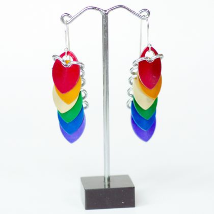 Scalemail earrings: Rainbow