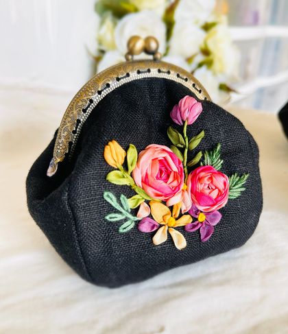 Hand embroidered kiss lock purse "Sweet Flower" (ESKP009-RB)