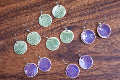 Round earrings with patterns