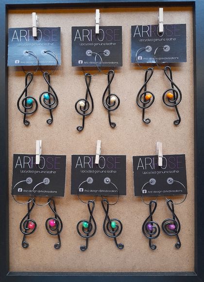 Wire music earrings