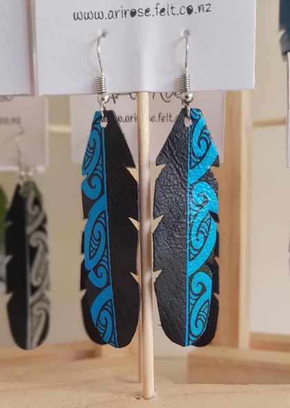 Small feather earrings 