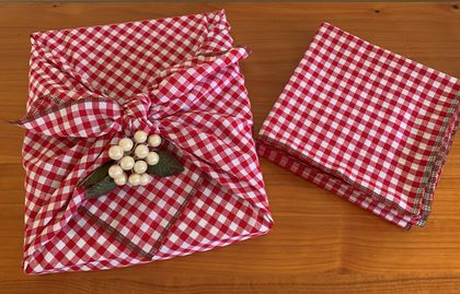 Furoshiki - Reusable fabric gift wrap
