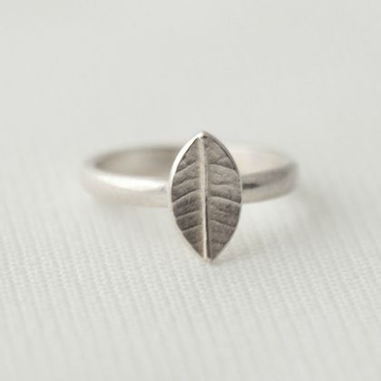 Tiny Leaf Ring