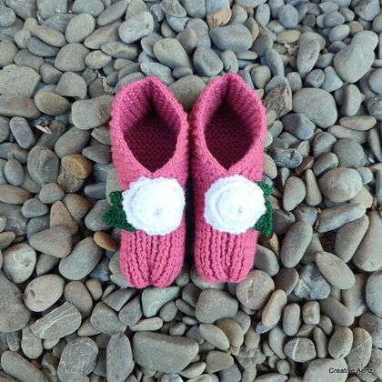 Chunky Knit Rose TV Slippers - Size 7/8