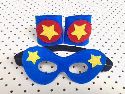Kids Superhero Cuffs and Mask Set