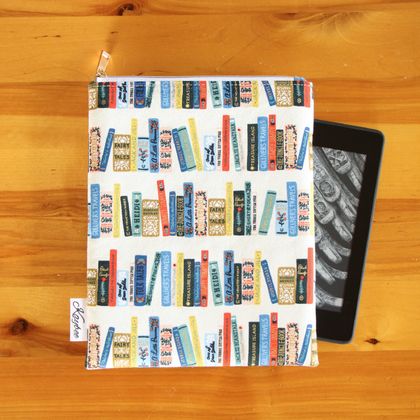 Kindle Sleeve - Bookclub Cream