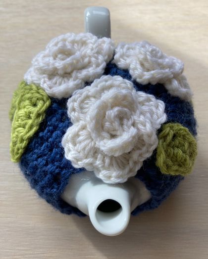 Gorgeous Tea Cosy with FREE Teapot - Blue with White Roses 