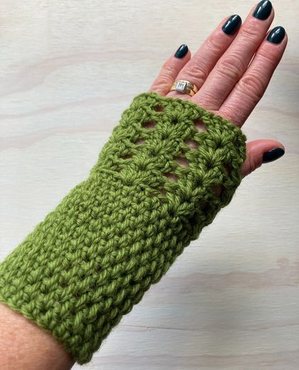 Fabulous Olive Green Pure Wool Wristwarmers/Fingerless Gloves 