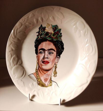 Frida with Variegated Leaves - Plate Painting