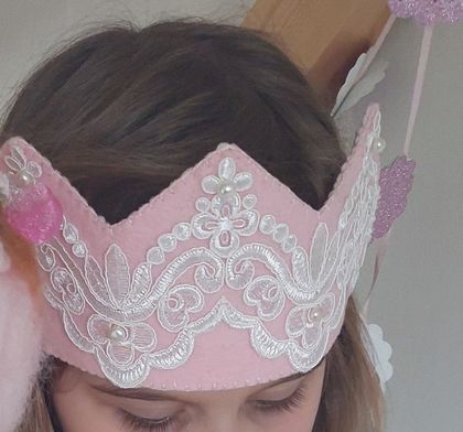 ON SALE Felt lace and pearl crown