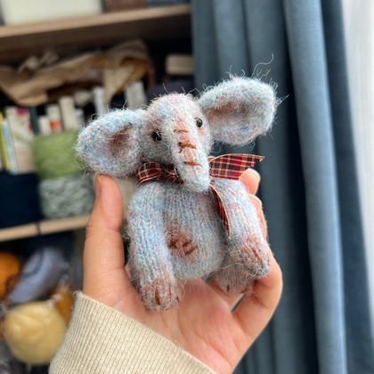 “Wounded Elephant” handcrafts knitting doll animal