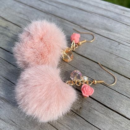 Earrings pink