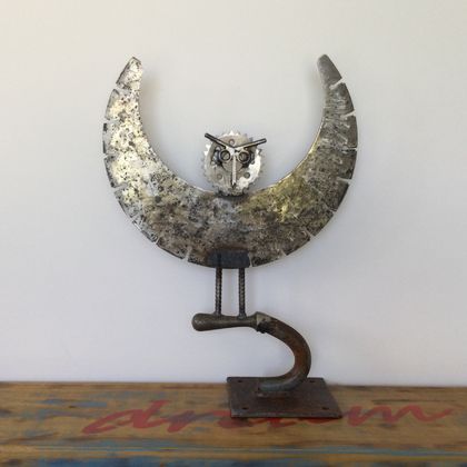 Metal owl sculpture 