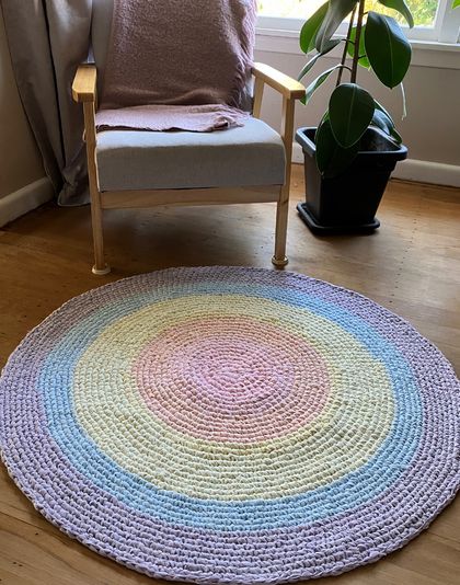 Pastel rainbow circle rug