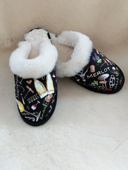 Sheepskin Slippers Size medium US 7/8 