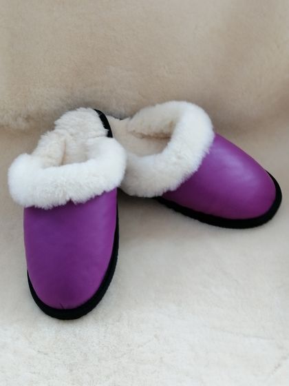 Sheepskin Slippers Size Small US 5/6