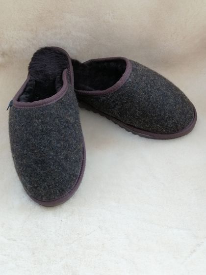 Sheepskin Slippers Size Small US 5/6