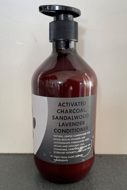 Activated Charcoal, Sandalwood and Lavender Conditioner 500mL for dogs
