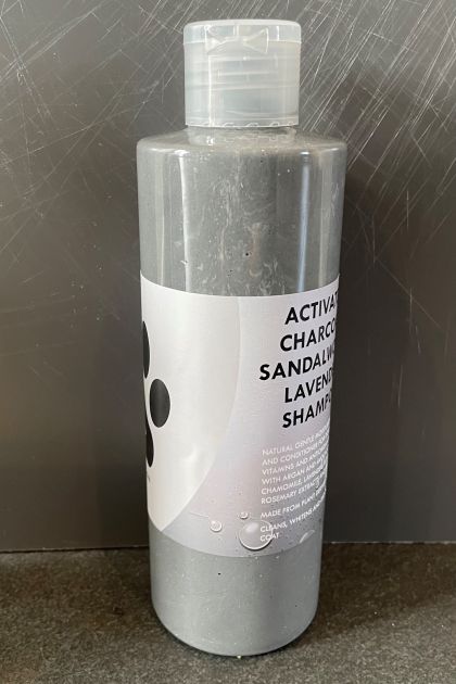 Activated charcoal, Sandalwood and Lavender Shampoo 250mL for dogs