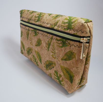 Boxy, zippered cork pouch  - green leaves 