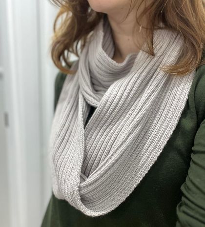 Women's Merino Infinity Scarf - ribbed knit
