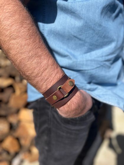 Wide o-ring leather cuff