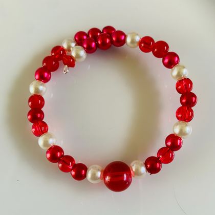 Bracelet: Red ball, red glass, red pearls, white pearls