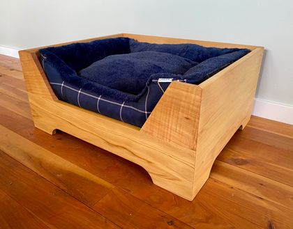 Macrocarpa dog bed