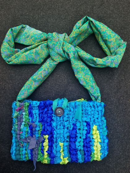 The Underwater Blues (V3) Tapestry shoulder bag