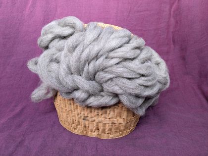 Cookie's fleece - medium grey romney carded roving