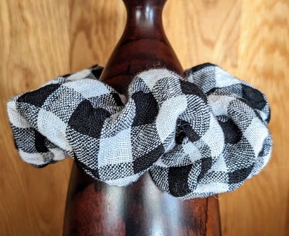 Gingham / checkers scrunchie large