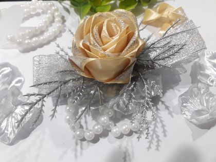 Handmade beige/glitter rose corsage
