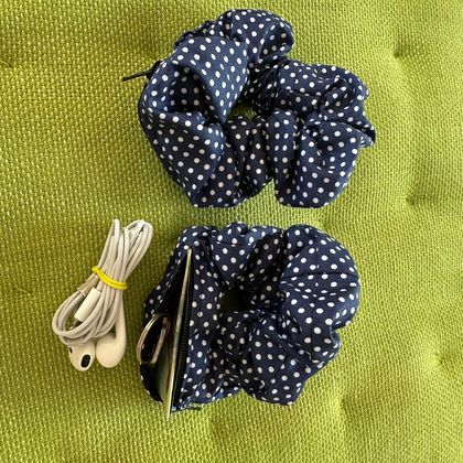 Anti theft scrunchy, polkadot