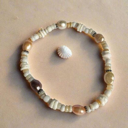 Freshwater pearl bracelet