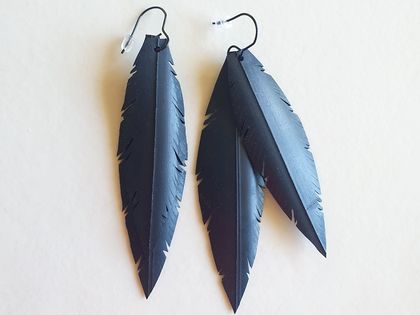 Mau Taringa, upcycled feather earrings