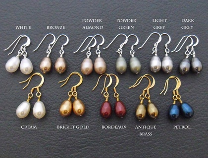 Simple Pearl earrings in gold: your choice of teardrop-shaped Swarovski pearls with gold plated hooks