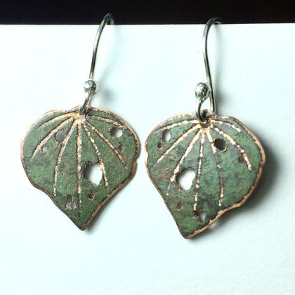 Kawakawa leaf earrings 17mm