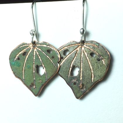Kawakawa leaf earrings in copper - 20mm