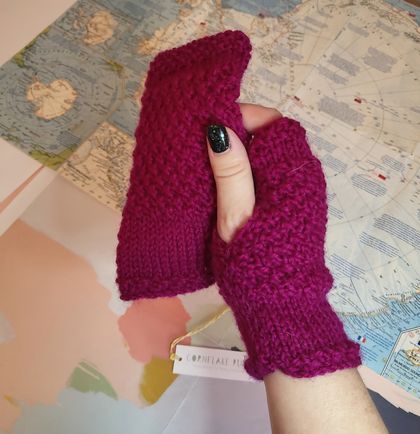 Log Cabin dark pink fingerless mitts – knitted from super soft wool