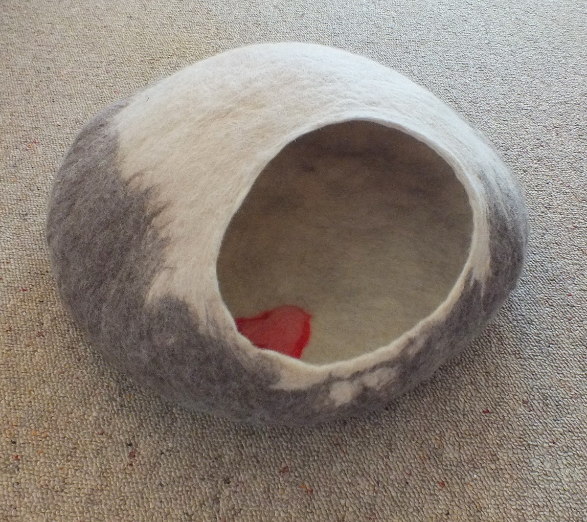 Cat Cave Size Large Pure Wool from South Island New Zealand Made to